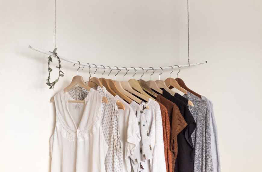 Minimalism: How to Simplify Your Wardrobe and…